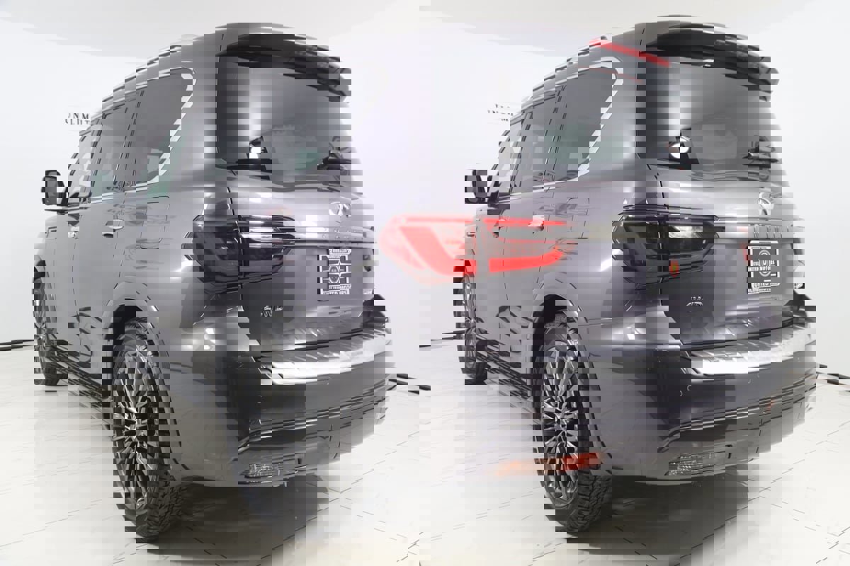 Used 2023 INFINITI QX80 Premium Select w/ All-Season Package image 4