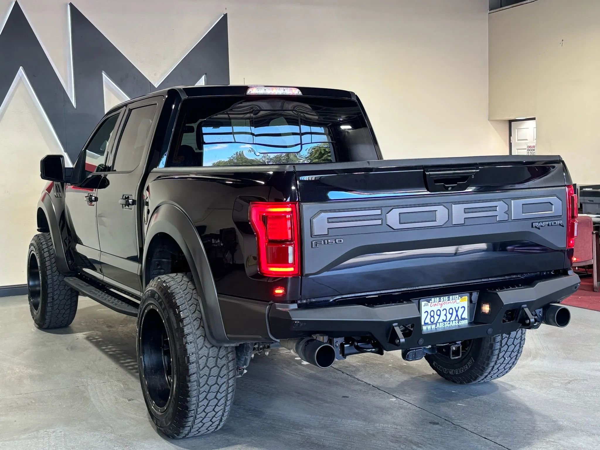 Used 2019 Ford F150 Raptor w/ Equipment Group 802A Luxury image 8