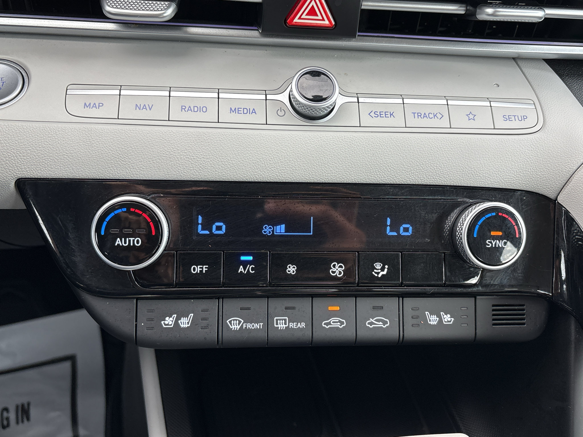 Used 2025 Hyundai Elantra Limited FWD image 22