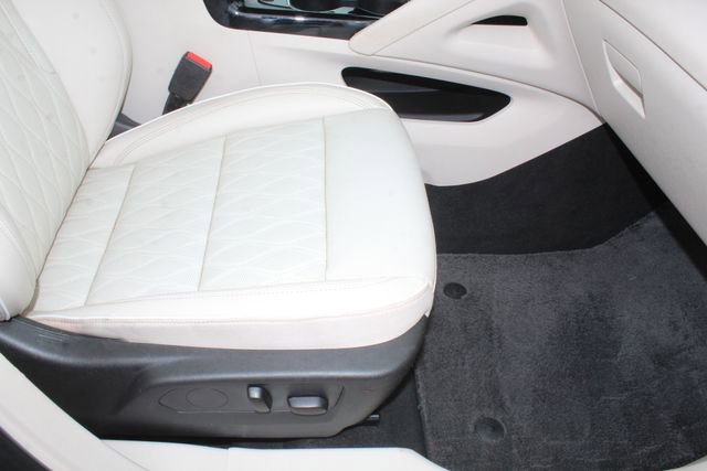 Used 2022 Buick Envision Avenir w/ Technology Package II FWD image 17