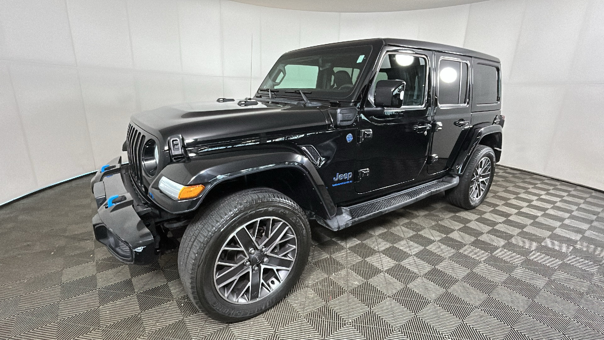 Used 2023 Jeep Wrangler Unlimited Sahara AWD/4WD image 8