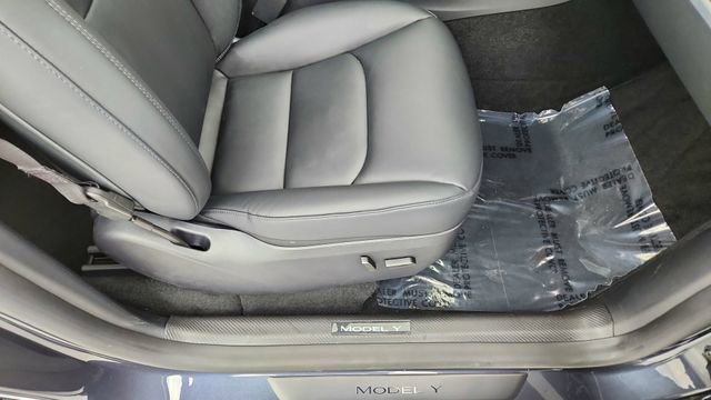 Used 2025 Tesla Model Y Performance image 22