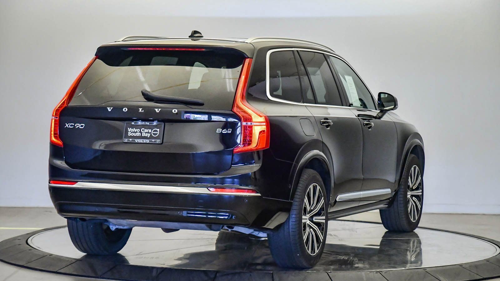 Used 2025 Volvo XC90 B6 Plus AWD/4WD image 4