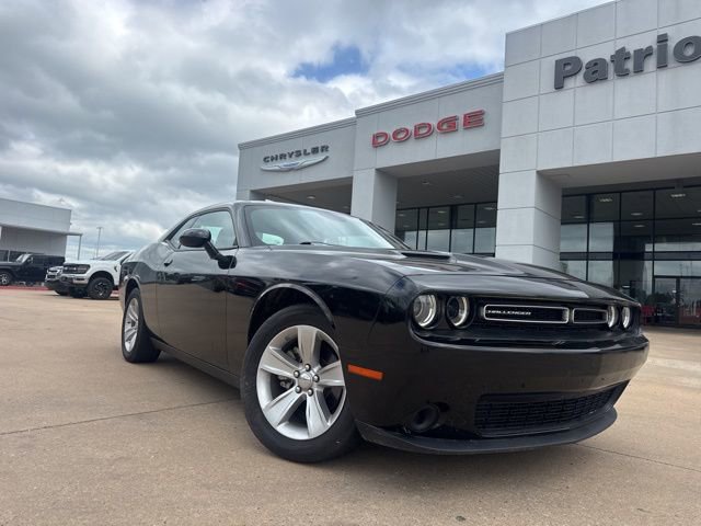 Used 2023 Dodge Challenger SXT RWD image 3