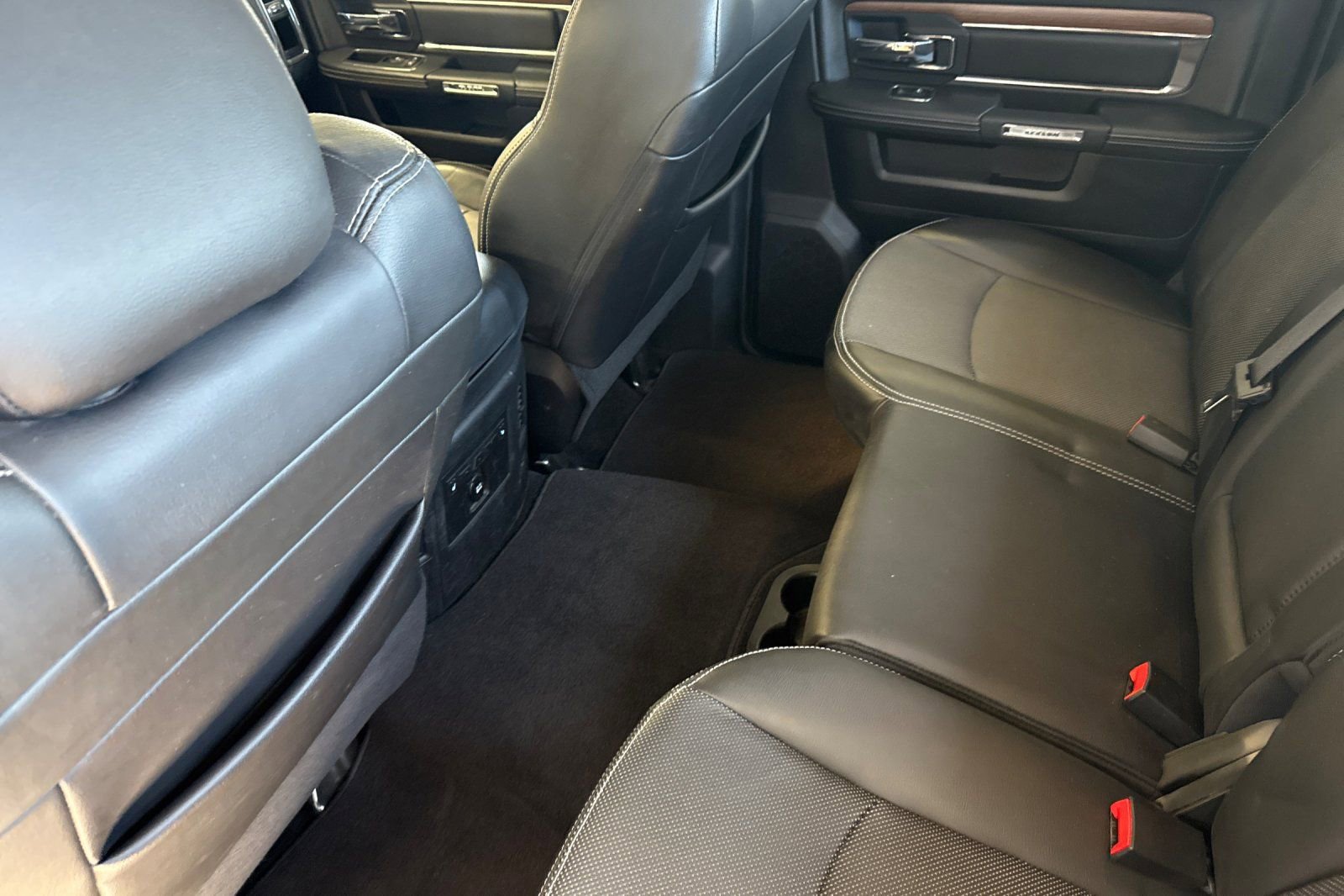 Used 2014 RAM 3500 Laramie RWD image 12