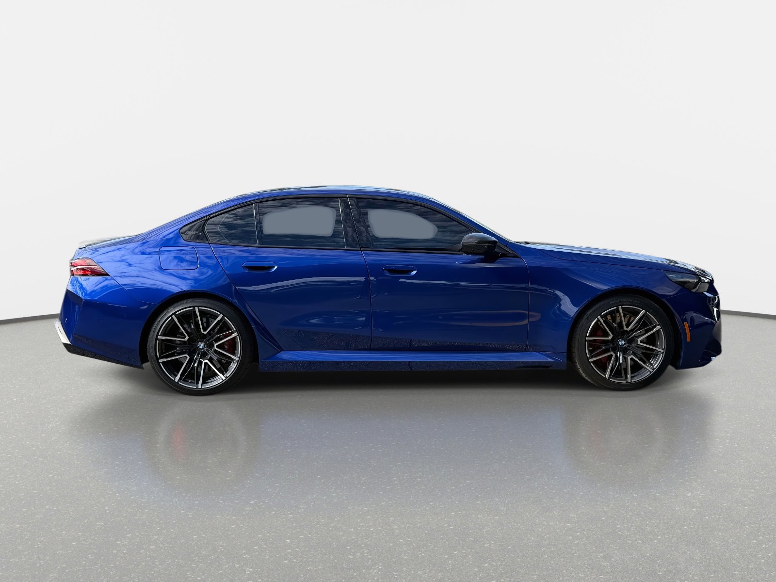 Used 2025 BMW M5 w/ Carbon Package image 2