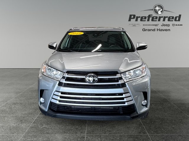 Used 2019 Toyota Highlander XLE AWD/4WD image 12