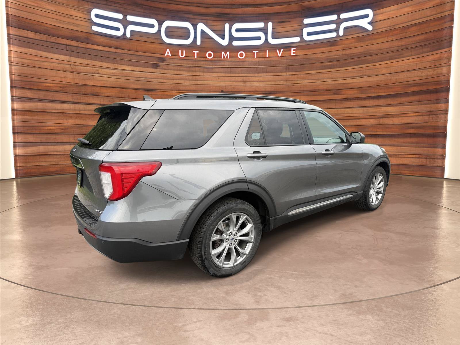 Certified 2021 Ford Explorer XLT w/ Equipment Group 202A AWD/4WD image 7