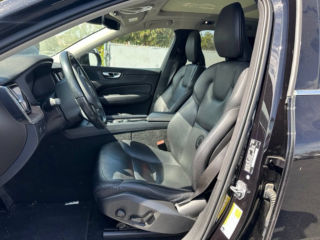 Used 2021 Volvo XC60 T5 Momentum w/ Advanced Package AWD/4WD image 11