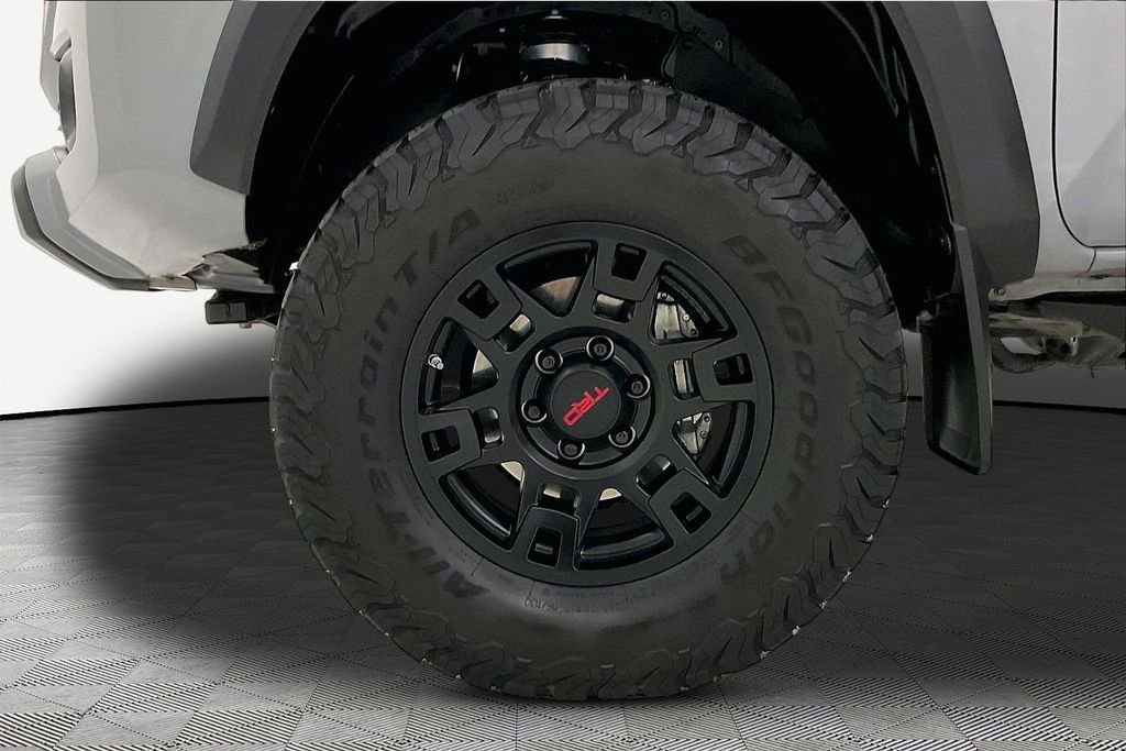 Used 2020 Toyota Tacoma TRD Off-Road w/ Technology Package AWD/4WD image 26