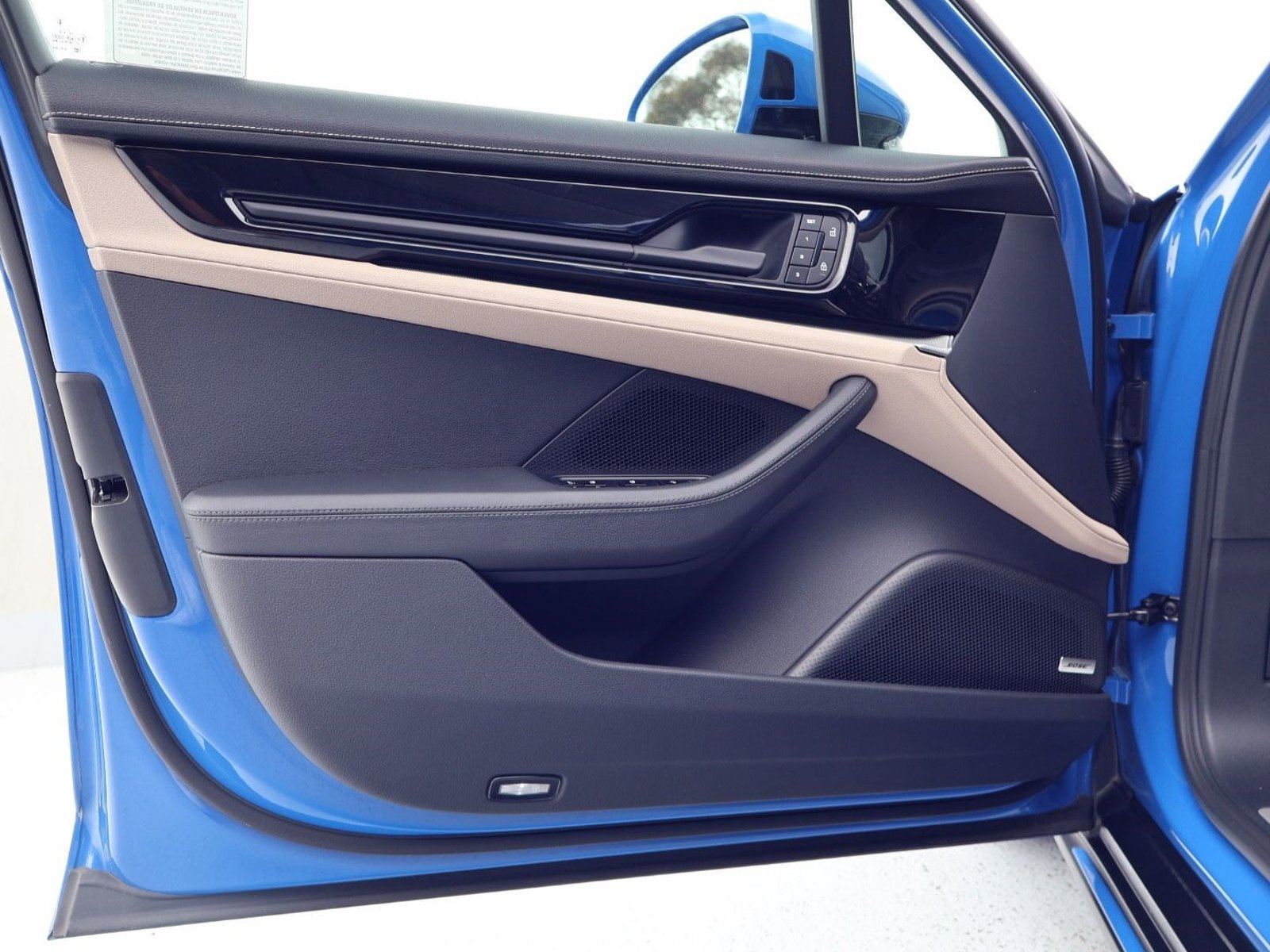 Certified 2024 Porsche Panamera image 13
