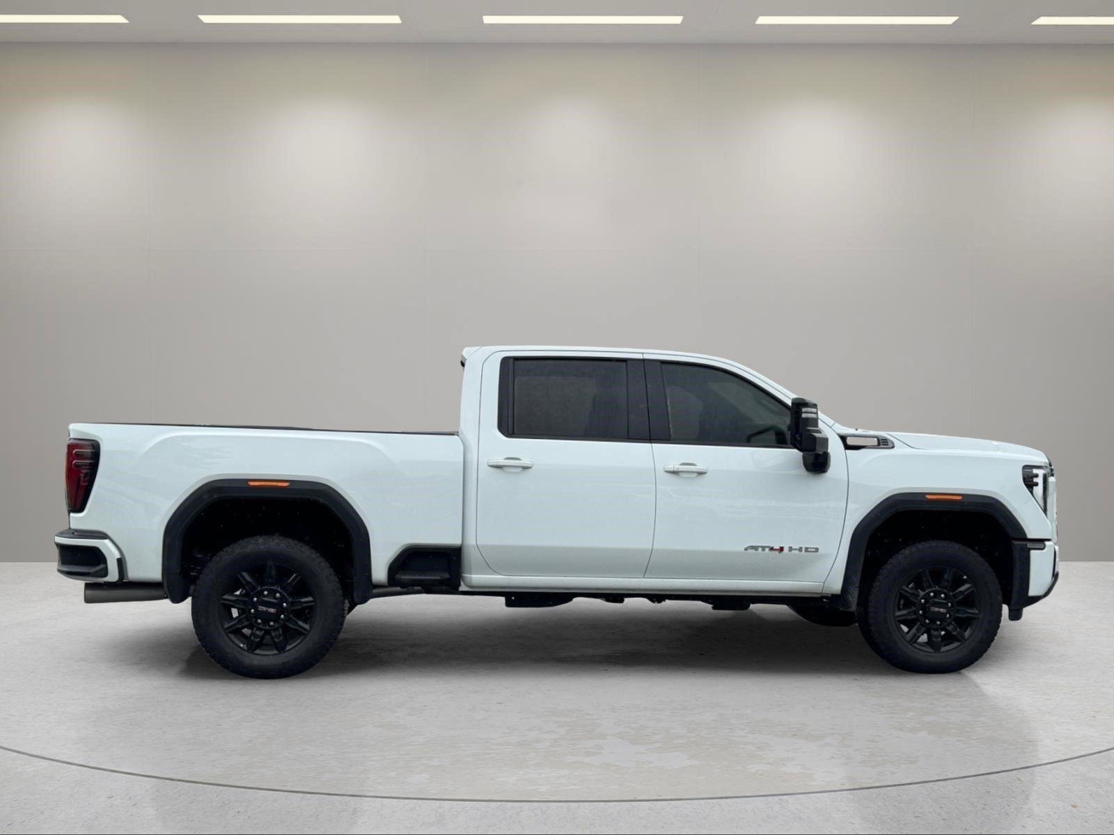 Used 2026 GMC Sierra 2500 AT4 AWD/4WD image 4