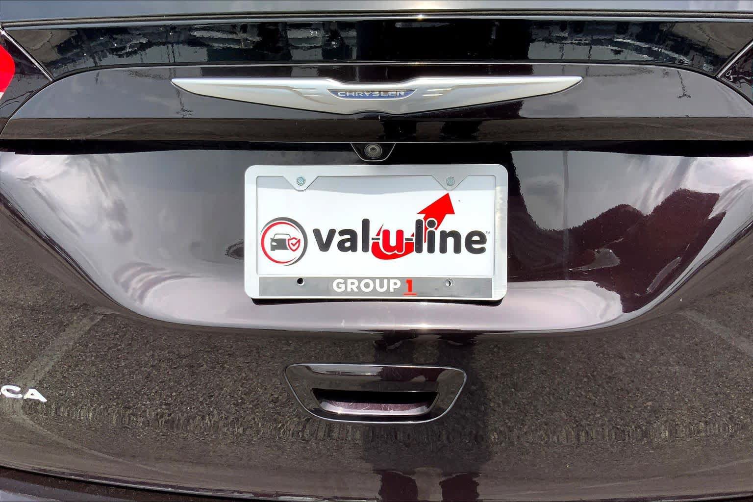 Used 2017 Chrysler Pacifica Touring-L Plus w/ Tire & Wheel Group FWD image 10