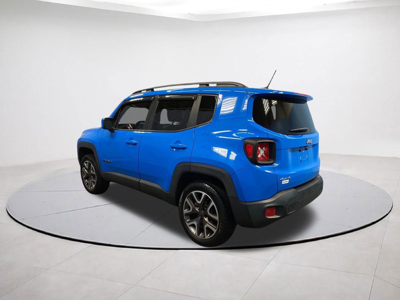 Used 2015 Jeep Renegade Latitude AWD/4WD image 4