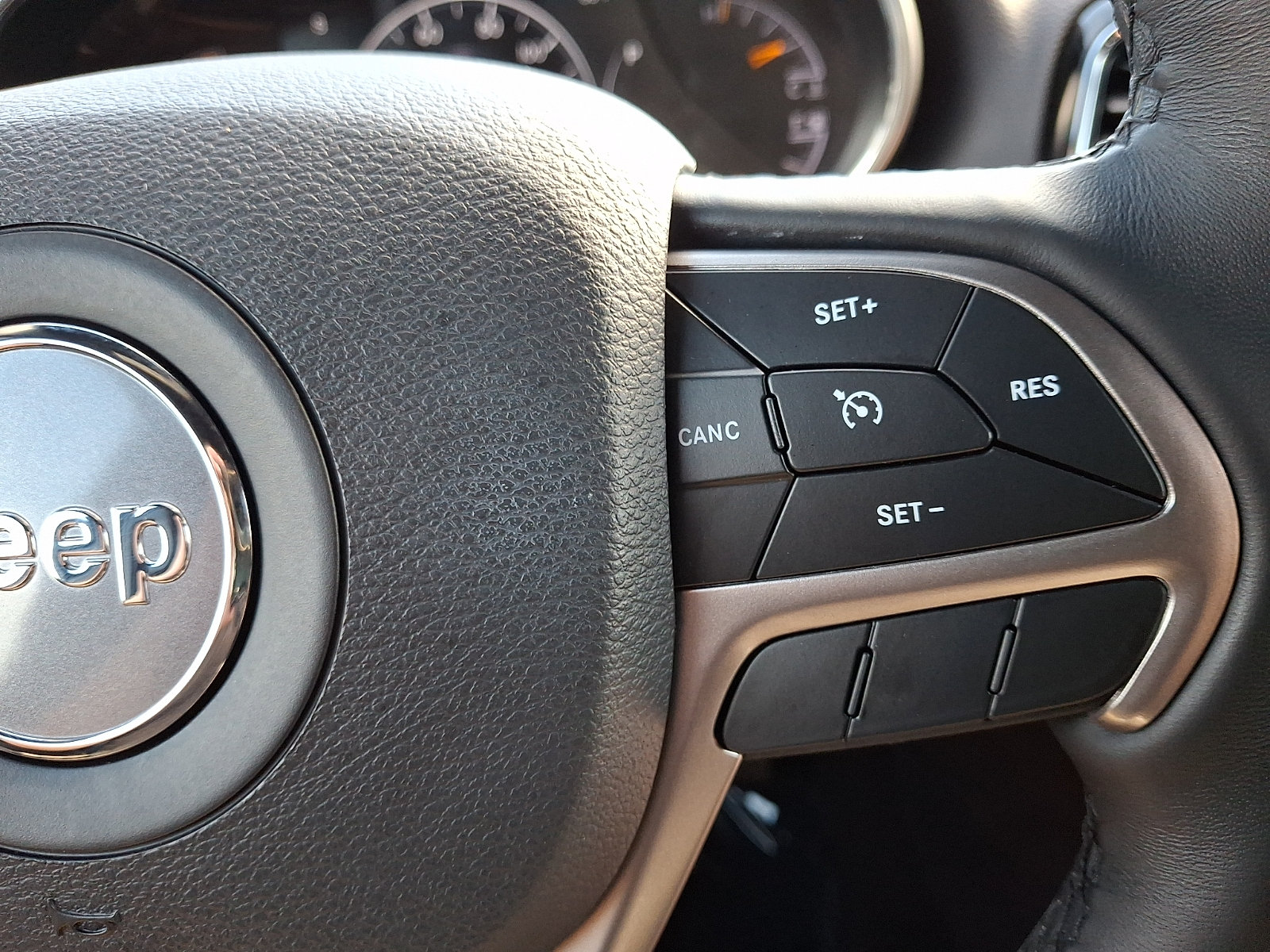 Used 2019 Jeep Grand Cherokee Altitude AWD/4WD image 23