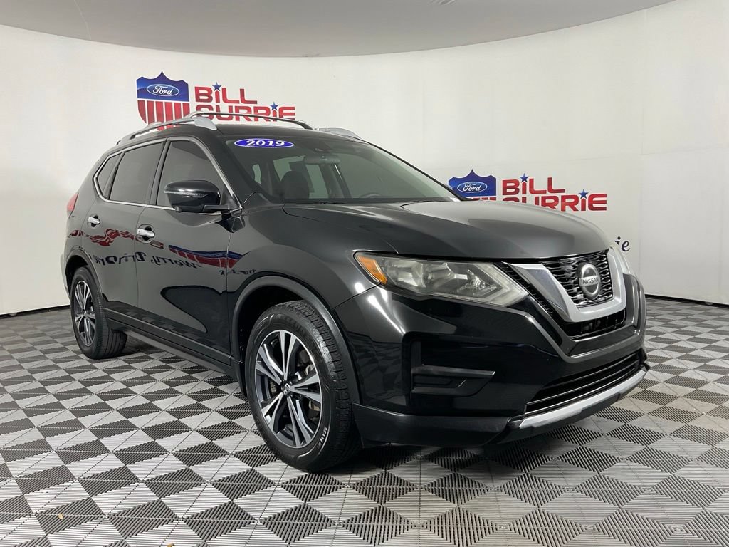 Used 2019 Nissan Rogue SV w/ Premium Package FWD image 1