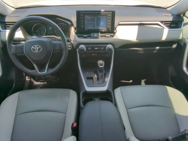 Used 2020 Toyota RAV4 XLE Premium FWD image 16