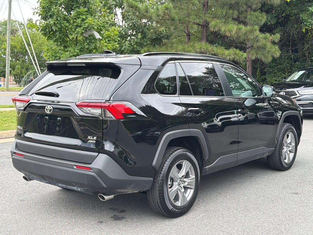 Used 2025 Toyota RAV4 XLE AWD/4WD image 4