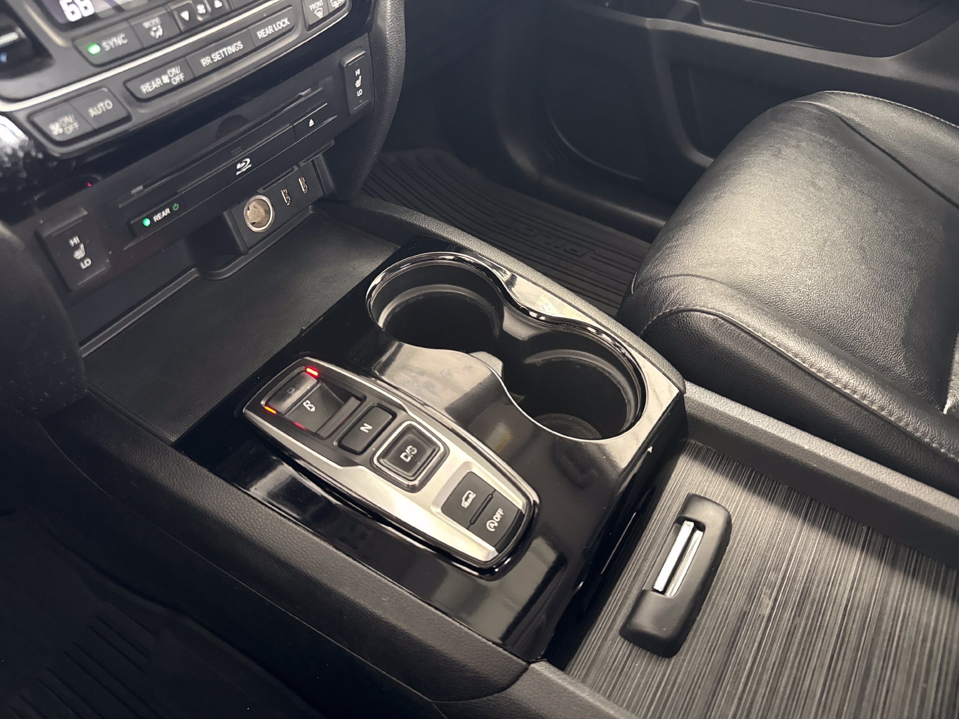 Used 2017 Honda Pilot Touring image 12