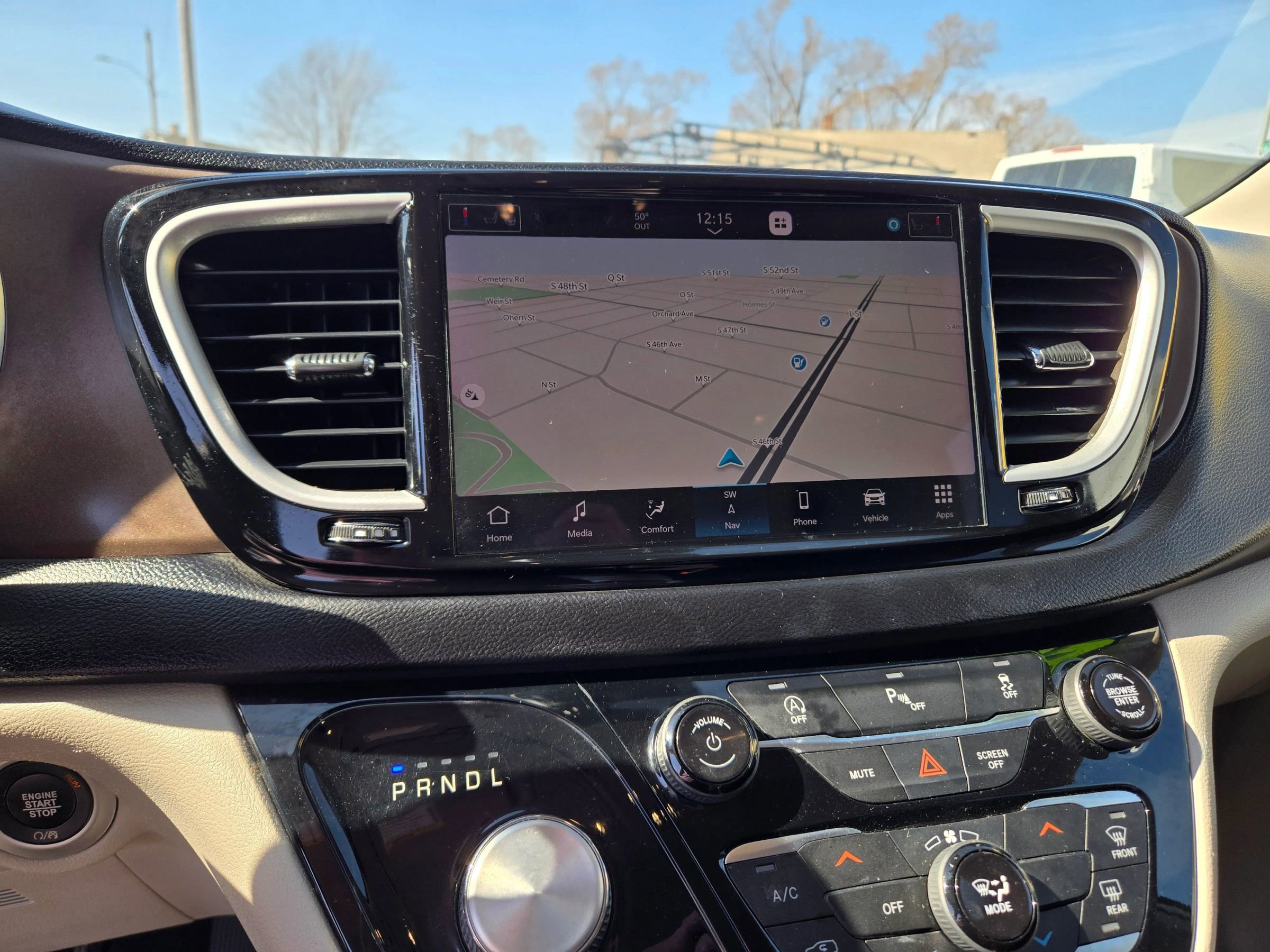 Used 2022 Chrysler Voyager LX image 36