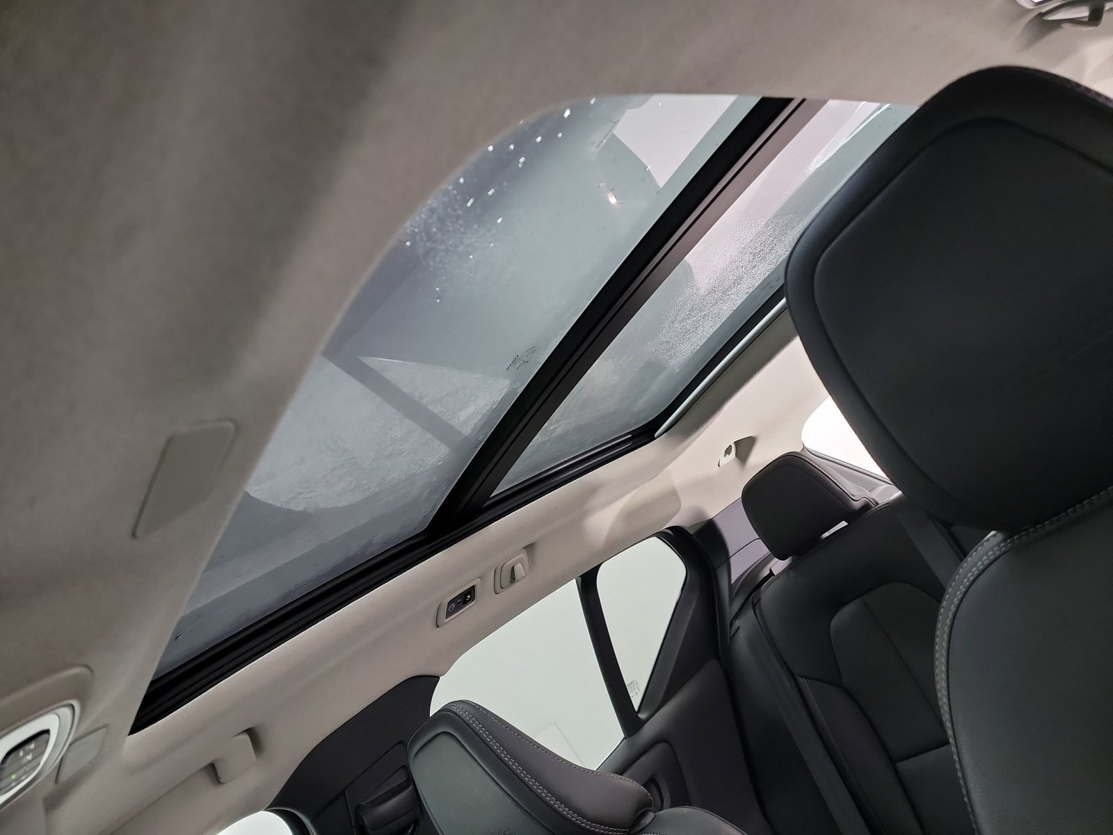 Used 2020 Volvo XC40 T5 Inscription w/ Protection Package Premier image 24