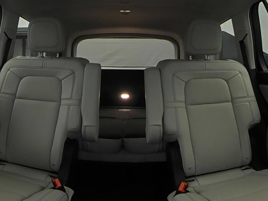Used 2026 Lincoln Aviator Reserve AWD/4WD image 10