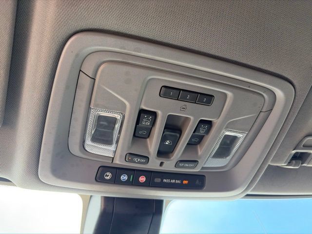 Used 2021 GMC Sierra 1500 SLT w/ SLT Convenience Package AWD/4WD image 32