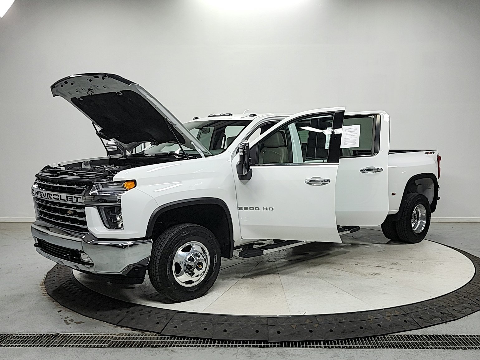 Used 2023 Chevrolet Silverado 3500 LTZ w/ LTZ Convenience Package AWD/4WD image 18