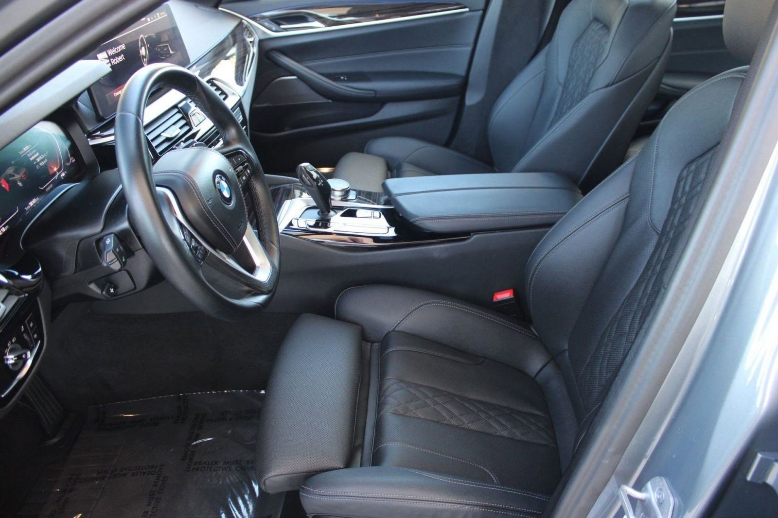 Used 2023 BMW 530i w/ Premium Package image 5