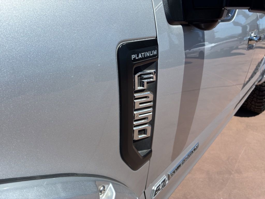 Used 2019 Ford F250 Platinum w/ Platinum Ultimate Package AWD/4WD image 4