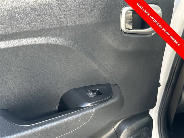 Used 2023 Hyundai Venue SEL image 14