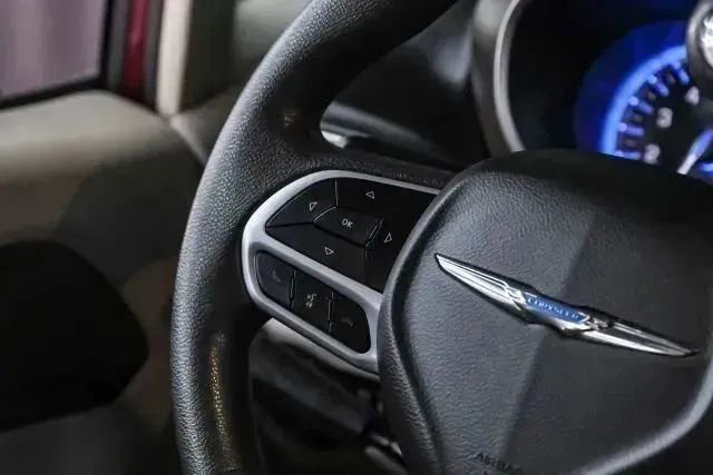 Used 2018 Chrysler Pacifica Touring Plus w/ Tire & Wheel Group FWD image 22