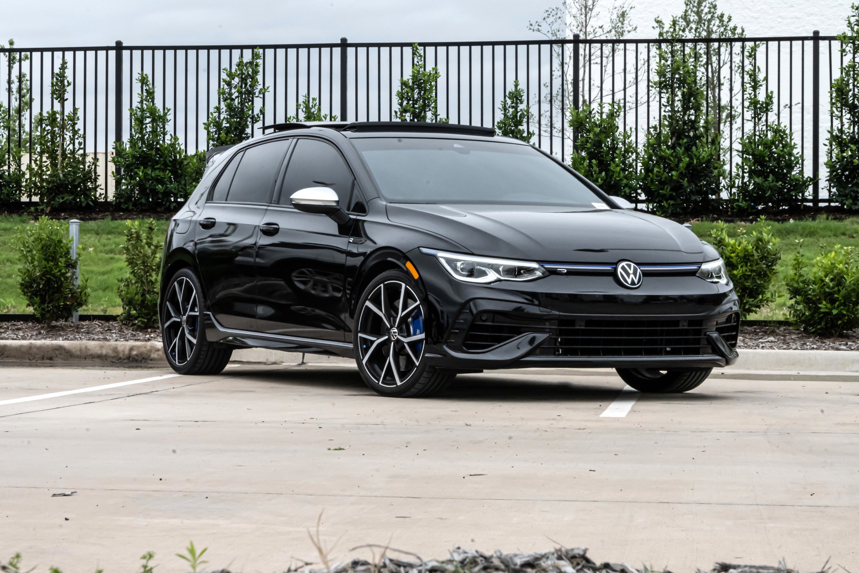 Used 2024 Volkswagen Golf R AWD/4WD image 2