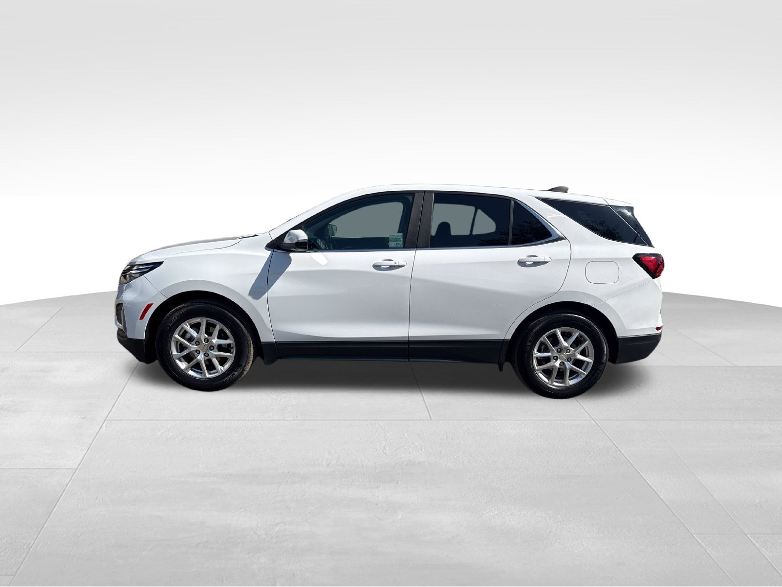 Used 2022 Chevrolet Equinox LT FWD image 2