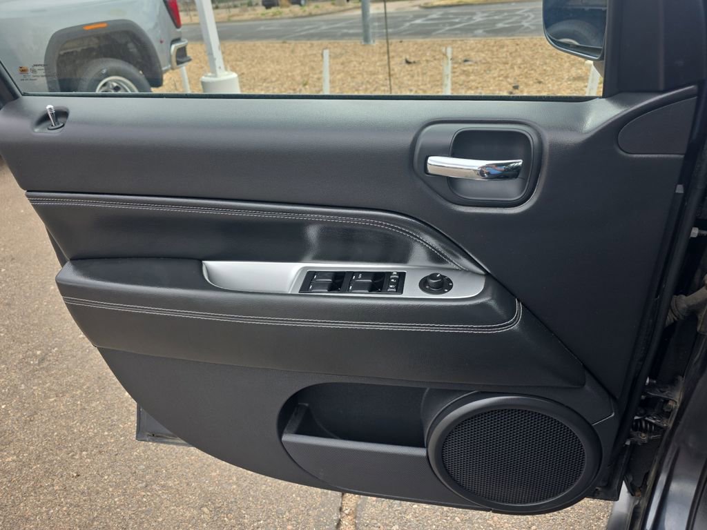 Used 2014 Jeep Compass Latitude image 20