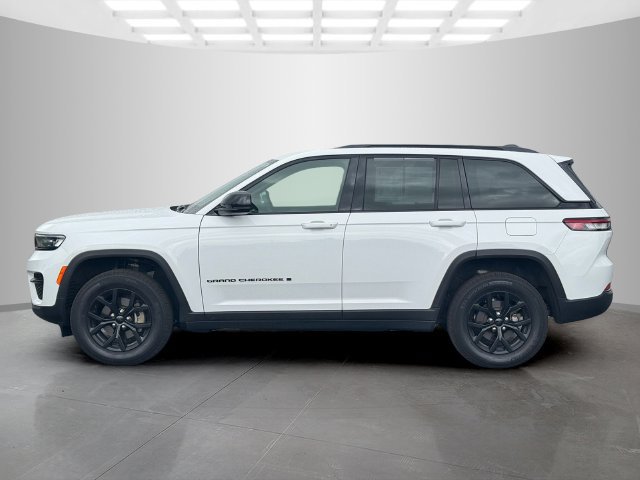 Certified 2025 Jeep Grand Cherokee Altitude AWD/4WD image 4