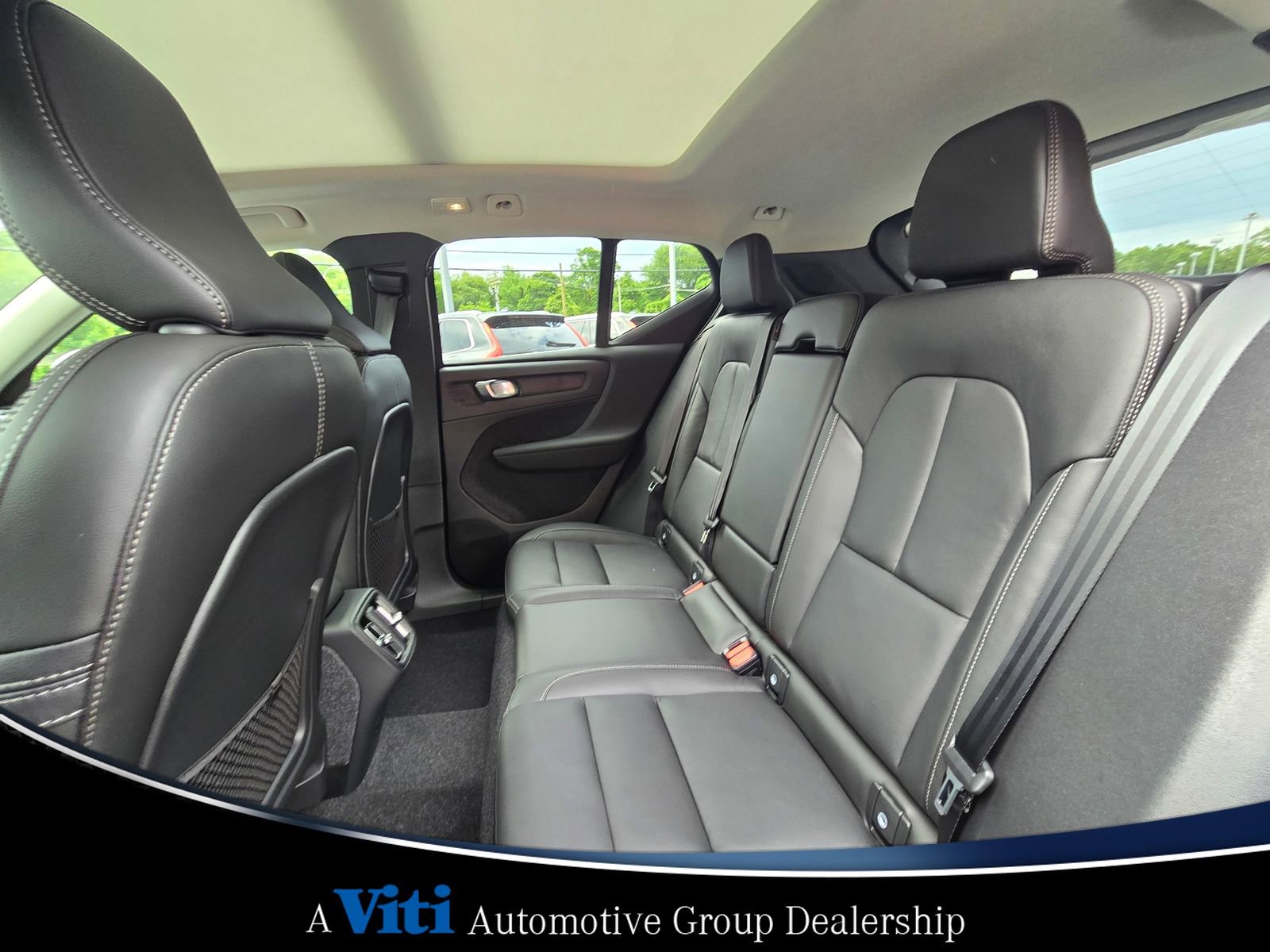 Used 2025 Volvo XC40 B5 Plus w/ Protection Package Premier image 12