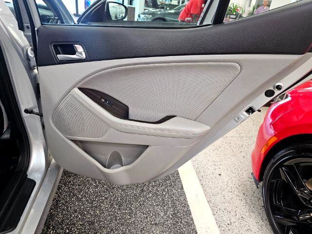 Used 2015 Kia Optima EX image 26