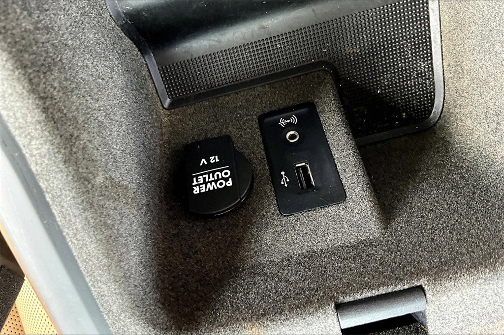 Used 2018 Porsche Cayenne Platinum Edition w/ Premium Package Plus image 30