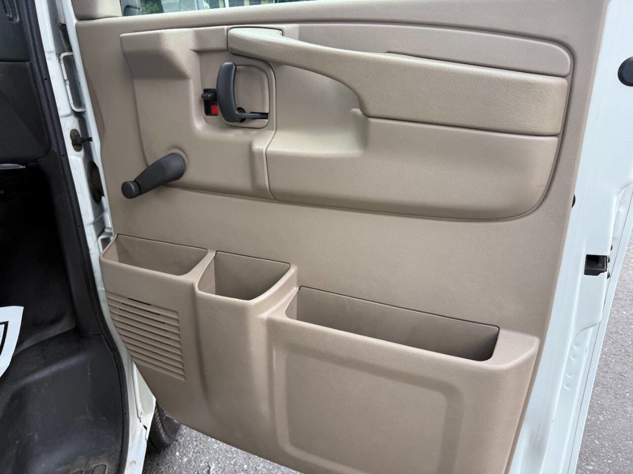 Used 2009 Chevrolet Express 3500 RWD image 30