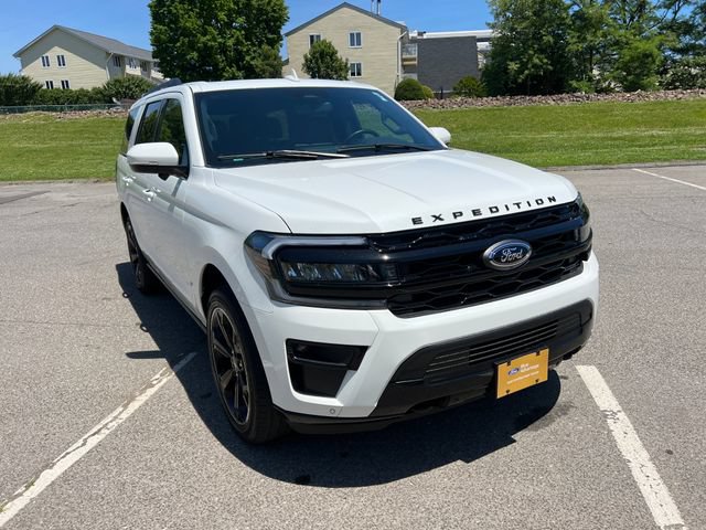 Certified 2023 Ford Expedition Limited AWD/4WD image 3