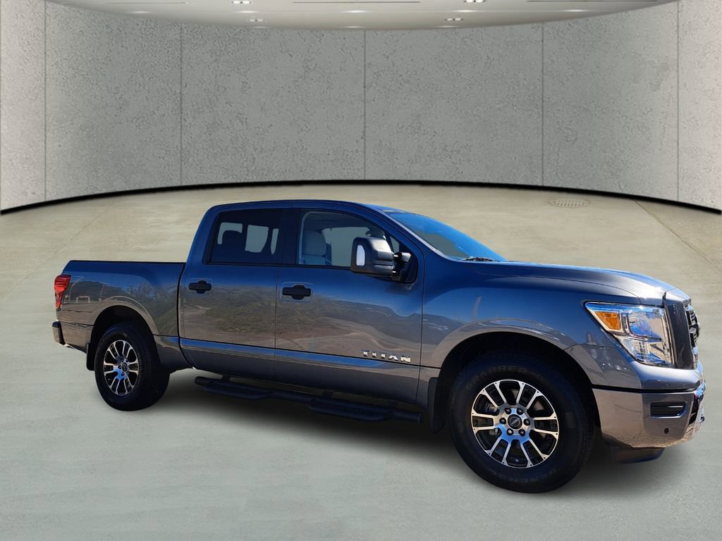 Used 2024 Nissan Titan SV w/ SV Convenience Package image 3