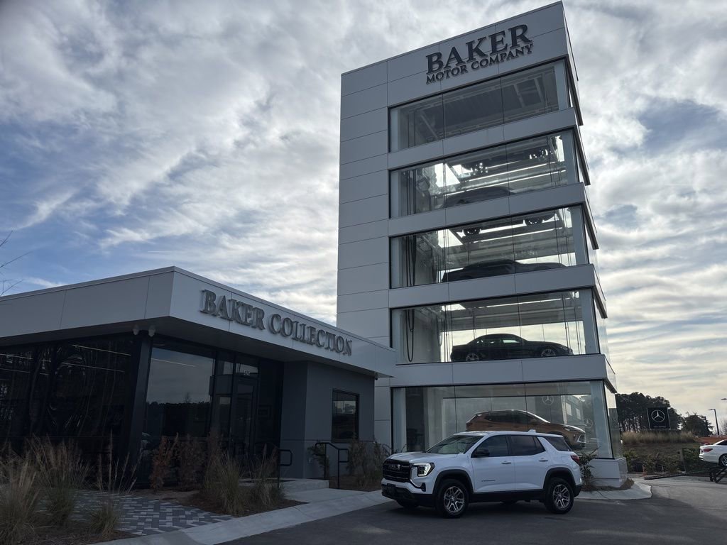 Used 2025 GMC Terrain Elevation image 2