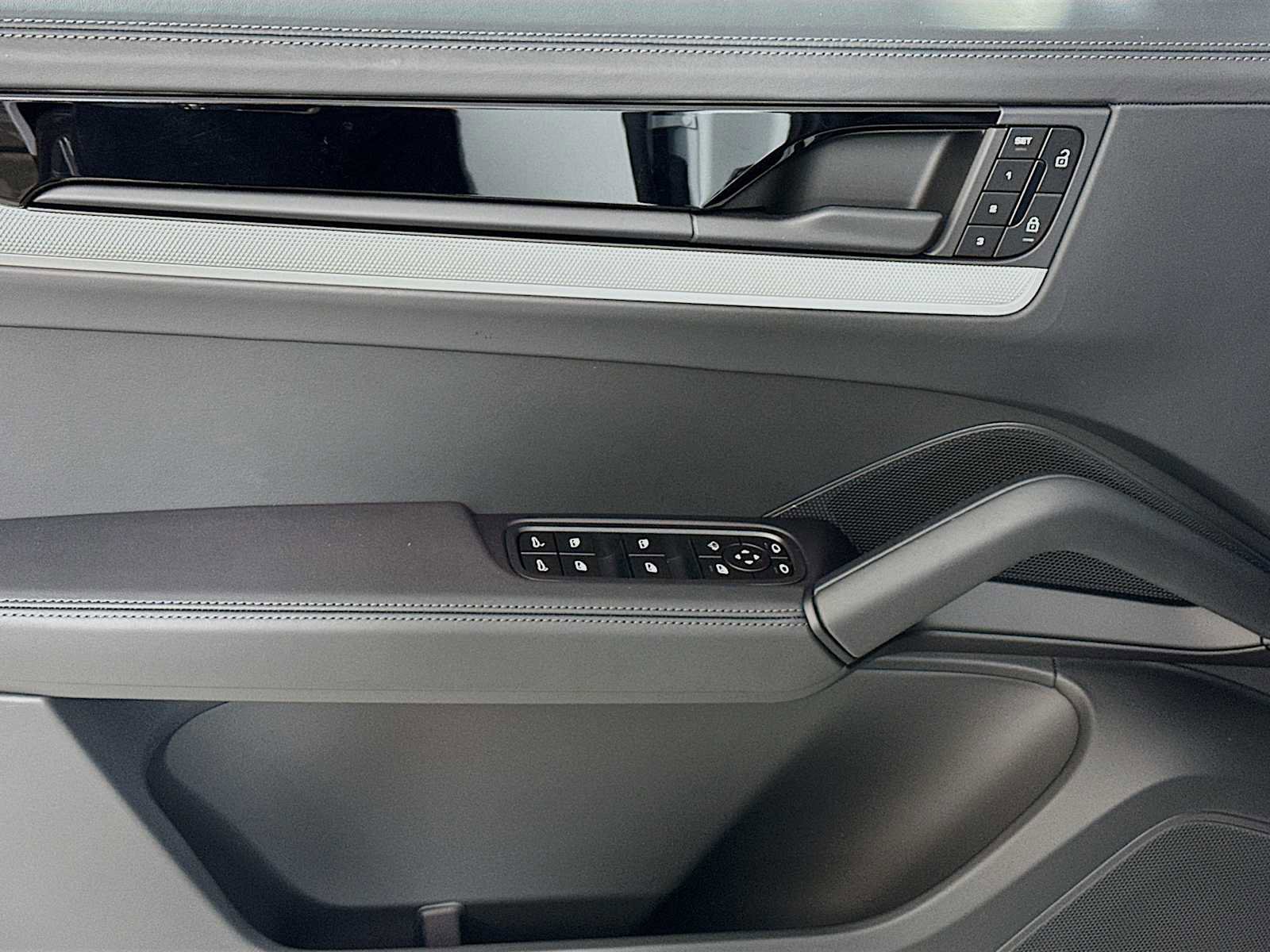 New 2026 Porsche Cayenne Coupe image 11