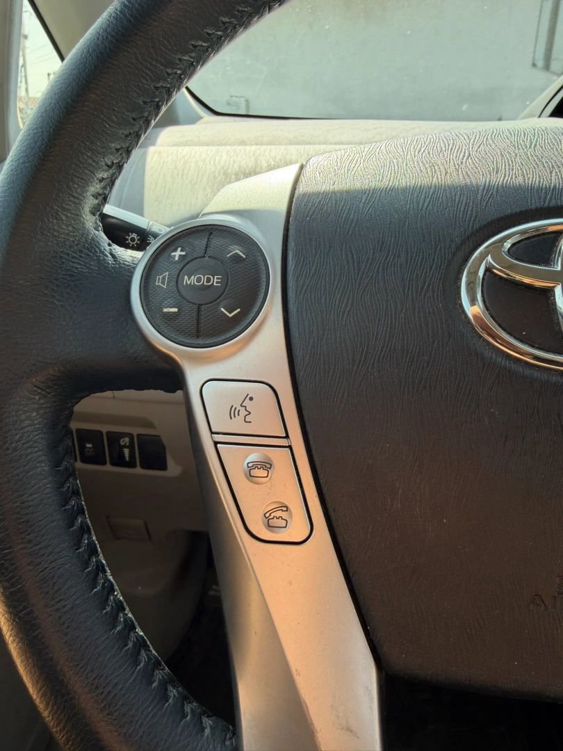 Used 2016 Toyota Prius V Five FWD image 22