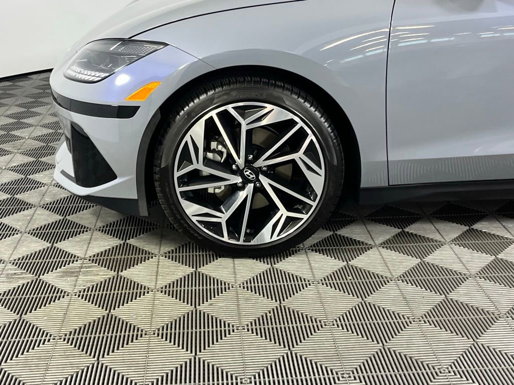 Used 2025 Hyundai Ioniq 6 SEL image 11