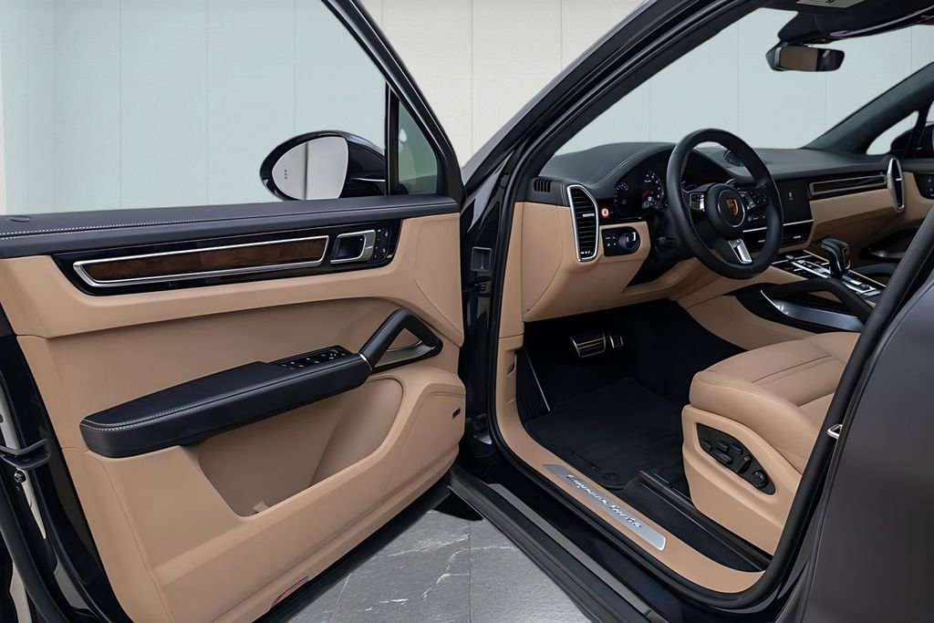 Used 2022 Porsche Cayenne Turbo image 15