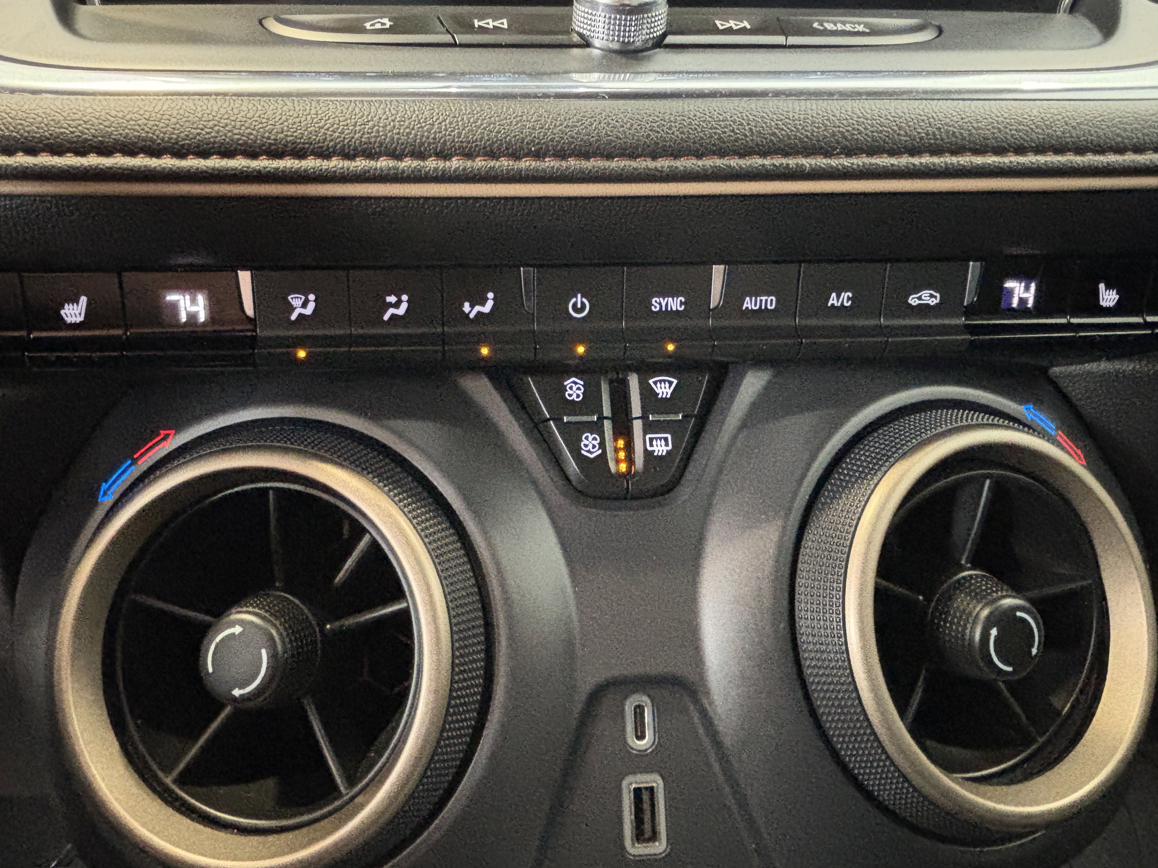 Used 2023 Chevrolet Blazer Premier image 13