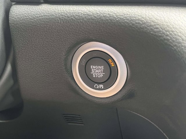 New 2027 Chrysler Pacifica Limited AWD/4WD image 28