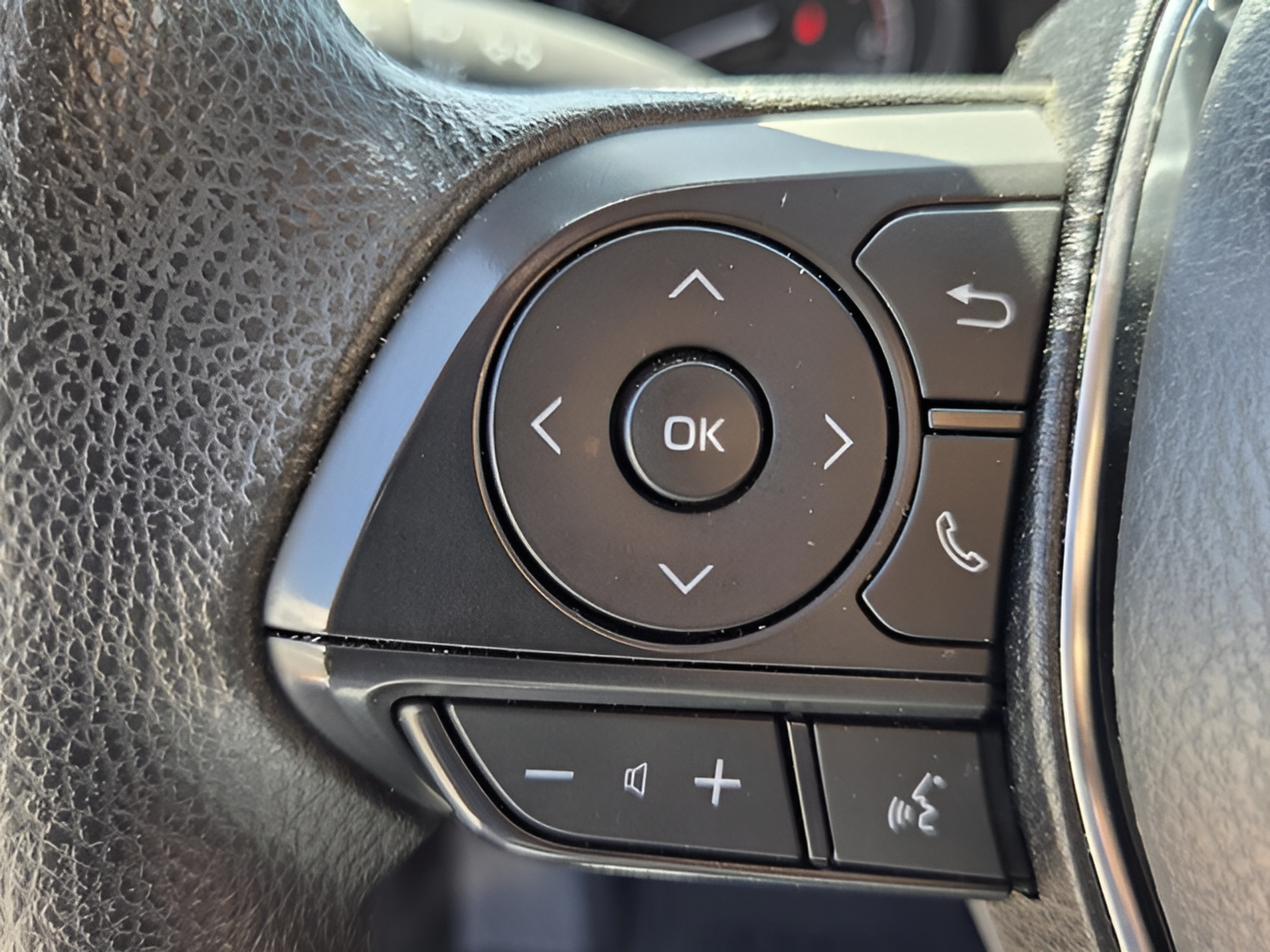 Used 2020 Toyota Camry LE FWD image 23